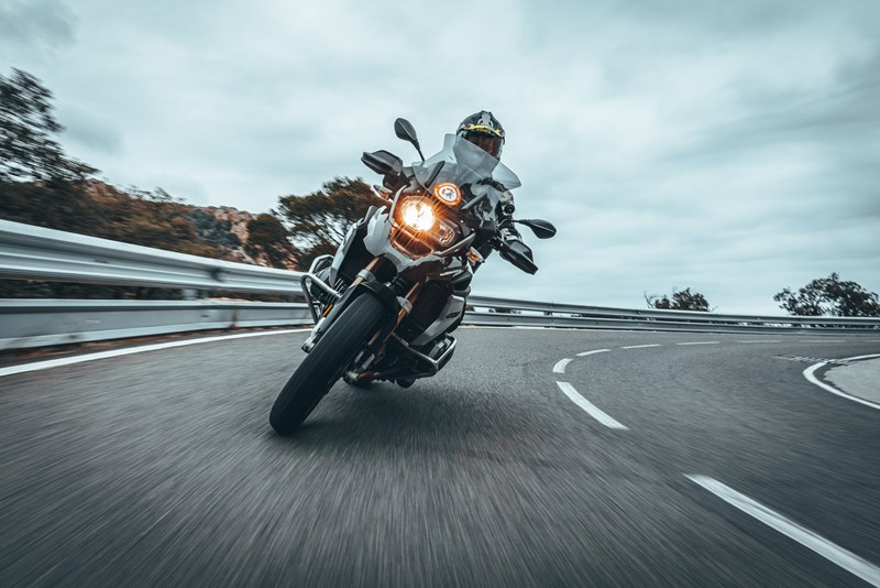 Als echter Sorglos-Reifen kombiniert der Road 6 hohe Laufleistung mit stabilem Handling und viel Vertrauen auf Asphalt.