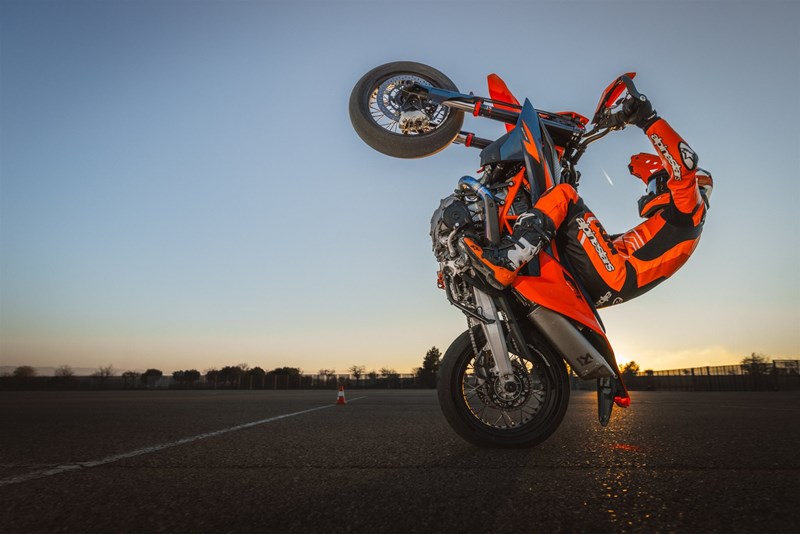 Supermoto Wheelie