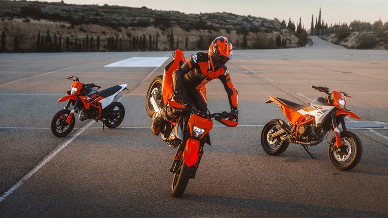 Mit einer straßenzugelassenen SuMo auf der Rennstrecke