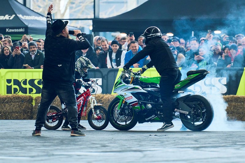 Stuntfahrer Chris Rid mit seinem Sohn Lenny.