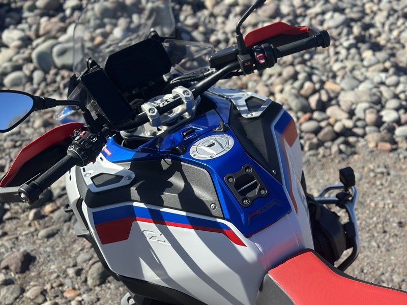 Imponente! Salendo sulla R1300GS Adventure, il serbatoio massiccio sembra sempre un po' minaccioso!