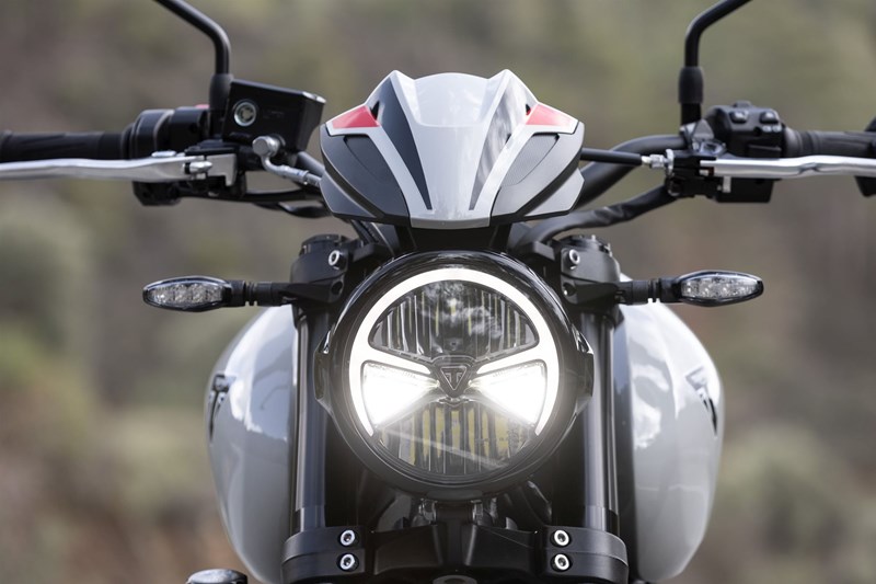 Die kompakte Verkleidung trägt viel zur Optik bei. Ob der Windschutz damit wirklich verbessert wird, bleibt fraglich.