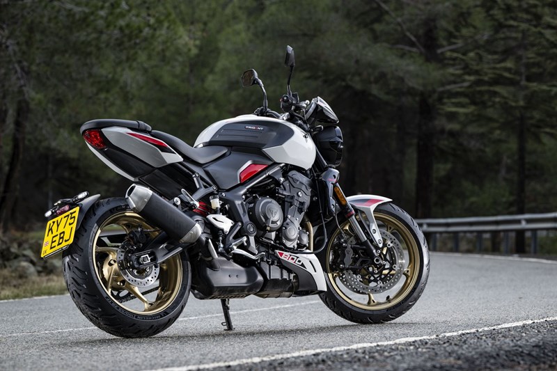 Der tief montierte Kennzeichenhalter scheidet die Geister.