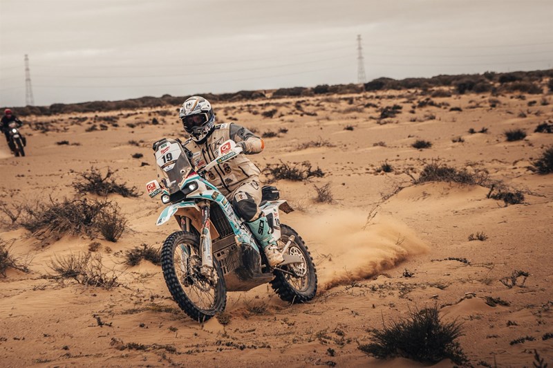 Luca ist mit seinem Tempo zufrieden, die Navigation bleibt aber eine Herausforderung und wird vor allem in der sandigen zweiten Hälfte des Africa Eco Race 2026 über Erfolg und Niederlage entscheiden.