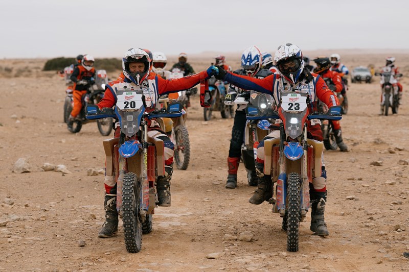 Der Rennalltag wird vom Ruhetag unterbrochen. Während dieser Halbzeitpause werden Motorräder gewartet, Lädierungen behandelt und die körpereigenen Batterien so gut wie möglich wieder aufgeladen.