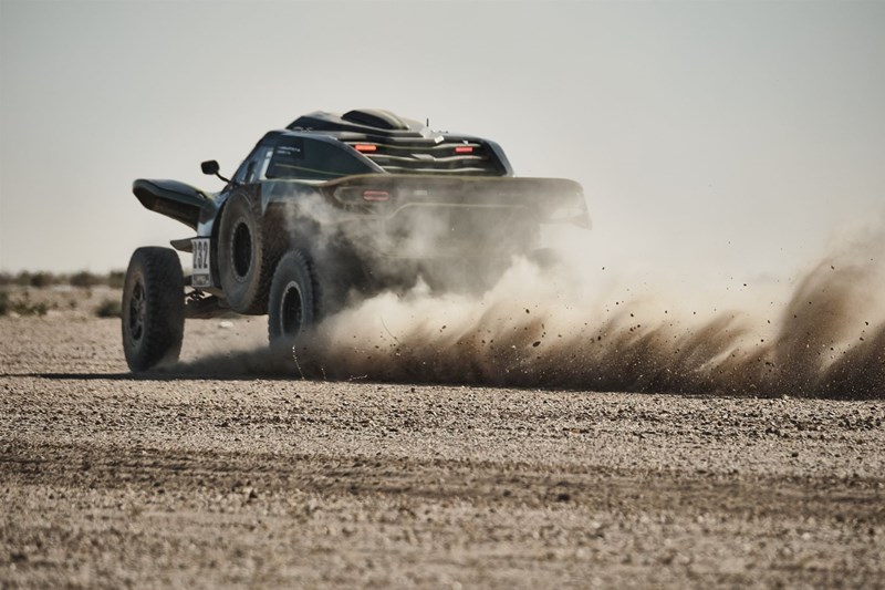 Nach Marokko wird es nun in Mauretanien noch wilder, abgelegener, sandiger und für manche herausfordernder. Die zweite Woche des Africa Eco Race 2026 verspricht jede Menge Spannung und Rallye-Action.