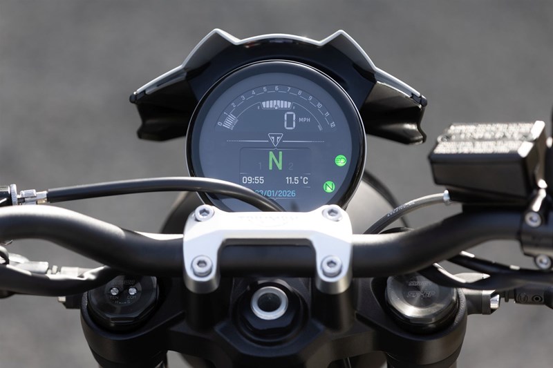 Das Display der Trident 800. Auch bekannt aus Trident 660 und Scrambler 900.