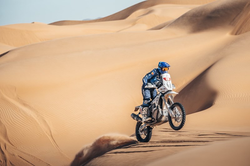 Die anspruchsvolle Navigation in den sandigen Weiten Mauretaniens bringt das Spitzenfeld noch einmal gehörig durcheinander.