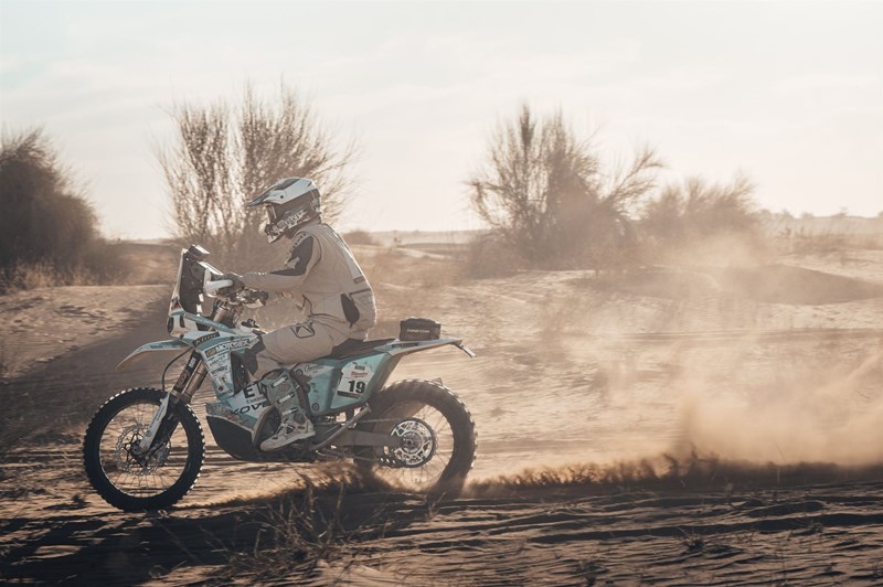 Trotz technischer Probleme kämpft sich Luca auch auf der letzten großen Etappe unaufhaltsam ins Biwak.