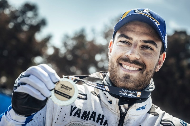 Kevin Gallas holt sich mit seiner Tenere 700 den Gesamtsieg in der Motorradklasse, nur 41 Minuten vor seinem Teamkollegen Gautier Paulin.