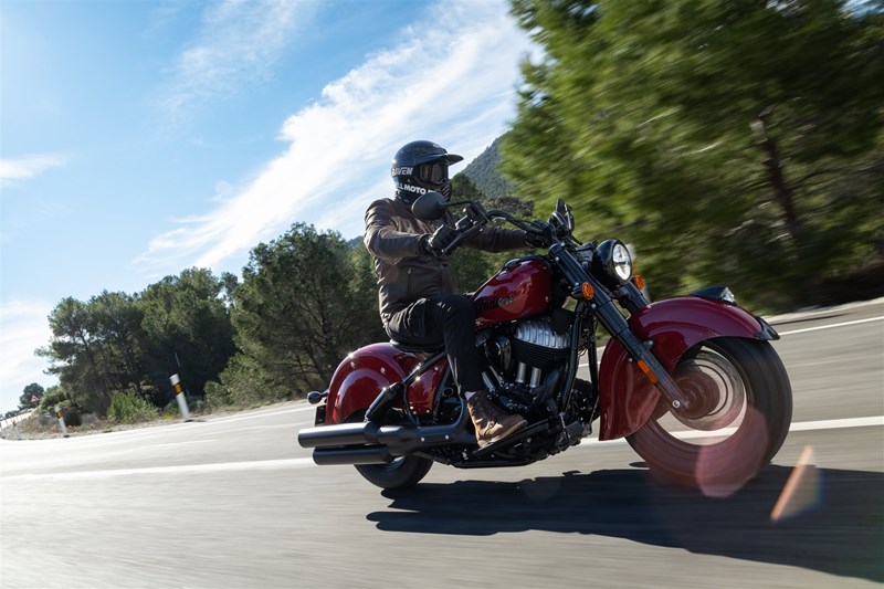 Dank 150er statt 180er Hinterreifen lenkt die Indian Chief Vintage agiler ein als ihre Geschwister - selbst sportlicher als die Sport Chief.