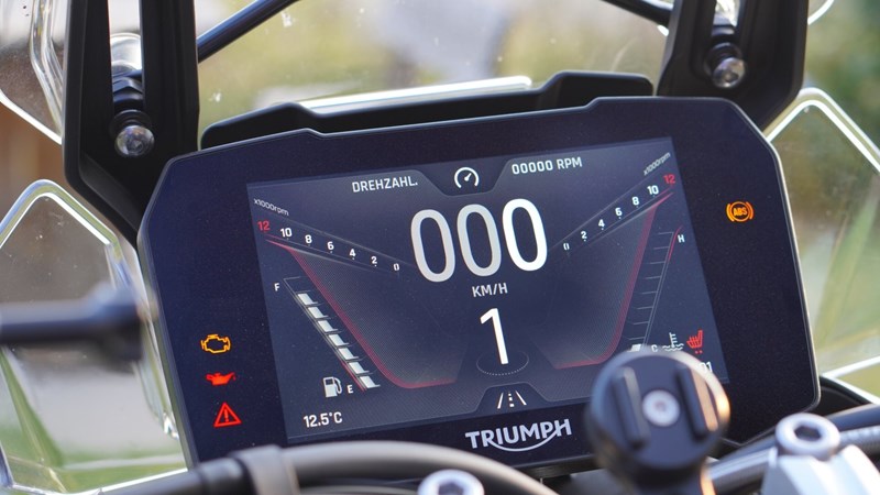 Triumph Tiger 900 Rally Pro Display - Wirkt auf einer Reiseenduro etwas zu verspielt.