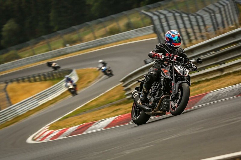 Mit der KTM 1290 Super Duke R 2017 auf der Nordschleife!