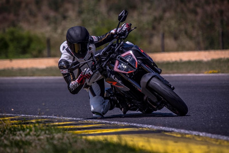 Mit der KTM 1290 SuperDuke R 2017 bei den 1000PS Bridgestone Trackdays