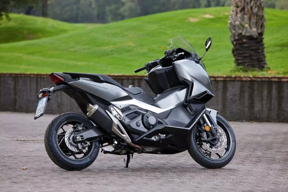 Honda Forza 750 2025: Design e Innovazioni Tecniche
