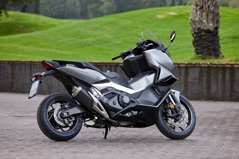 Honda Forza 750 2025: Design e Innovazioni Tecniche