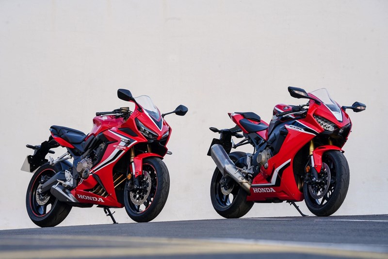 Die CBR650R neben ihrer großen Fireblade-Schwester.