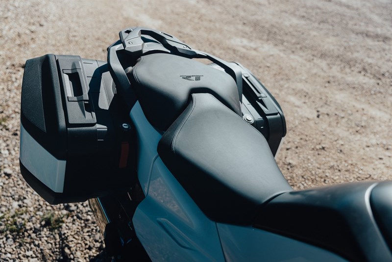 Die aufpreispflichtigen Vario-Koffer können die Größe des Stauraums zwischen 27 und 33 Litern variieren.