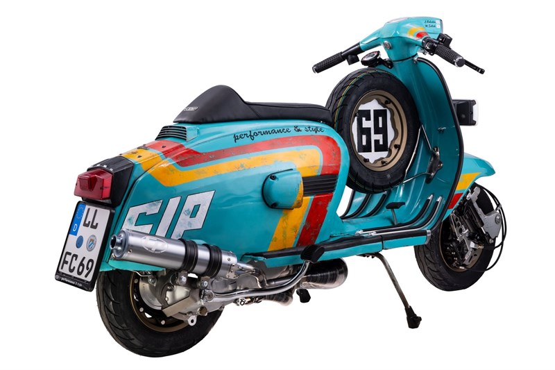 Nach wenigen Tagen kehrte die Lambretta zurück nach Landsberg - mit fertigem Dekor im Rallye-Stil.