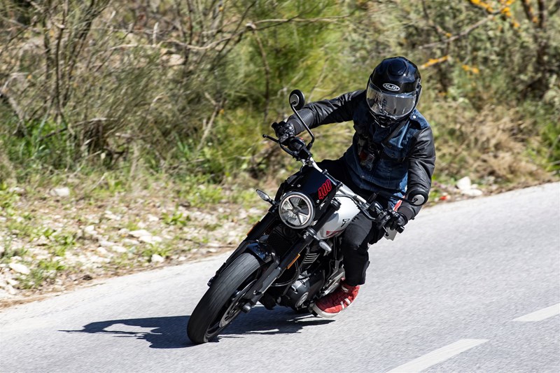 Triumph Tracker 400 2026