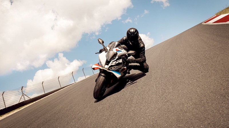 Der Continental SportAttack 5 überzeugt ebenfalls beim Test auf der Rennstrecke