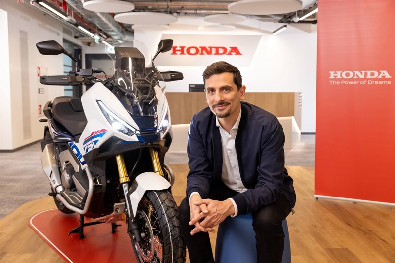 "Perfekte Fahrtechnik, moderne Technologie und mehr Sicherheit im Alltag gehen bei Honda Hand in Hand“, so Philipp Kornfeld, Sales Manager Motorcycle Division.