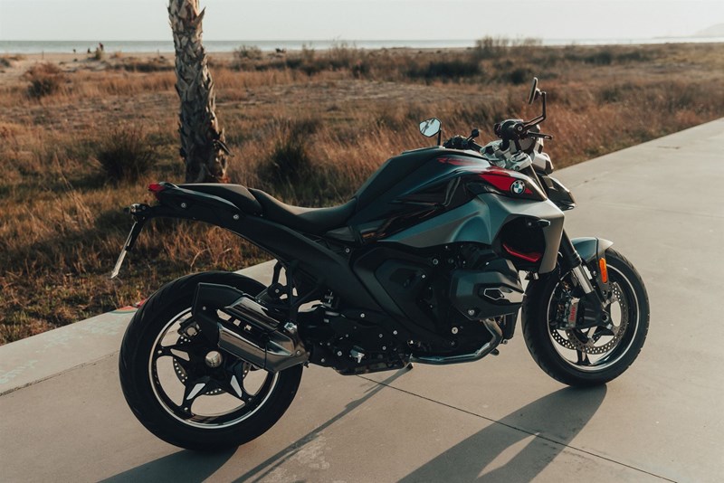 Kompaktes Heck, breite Schultern - die neue R 1300 R zeigt echte Präsenz.