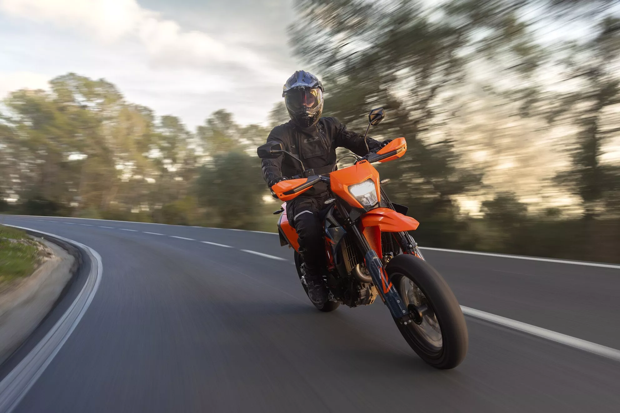KTM 690 SMC R 2026: Supermoto legenda nove generacije