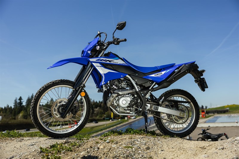 Mehr Spass als erwartet: Die Yamaha WR 125R liefert mit 125 Kubik grossen Fahrspass für alle ab 16. Unser Fazit nach einem langen Testtag.
