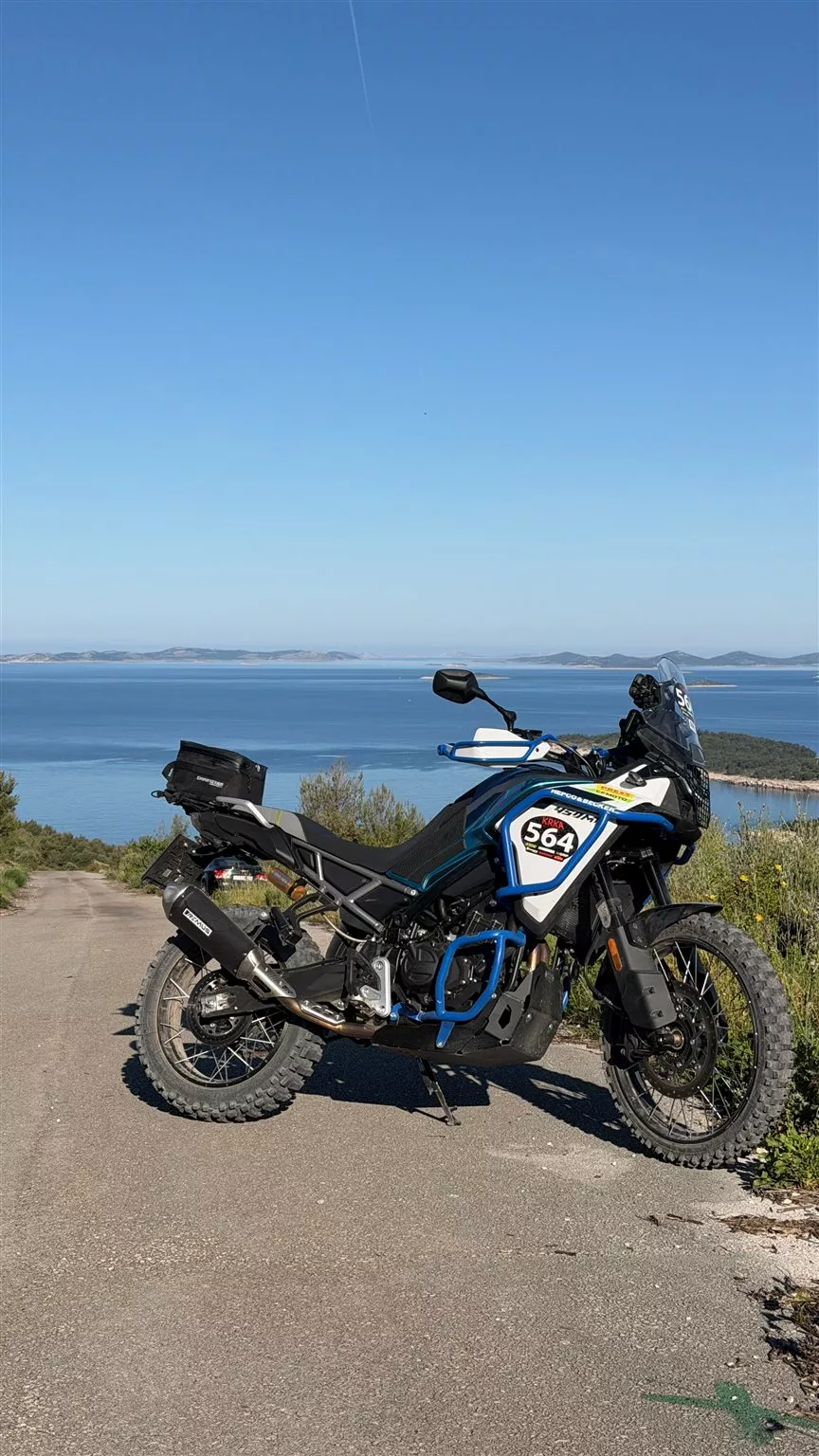 Mit der CFMOTO 450 MT im Gelände - beim KRKA ENDURO 2026.