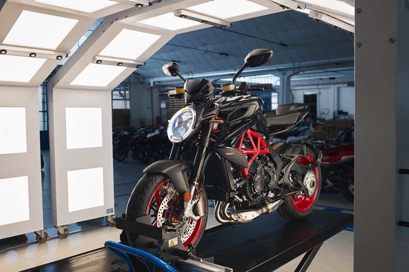 MV Agusta Brutale 800 Nero Carbonio vorgestellt