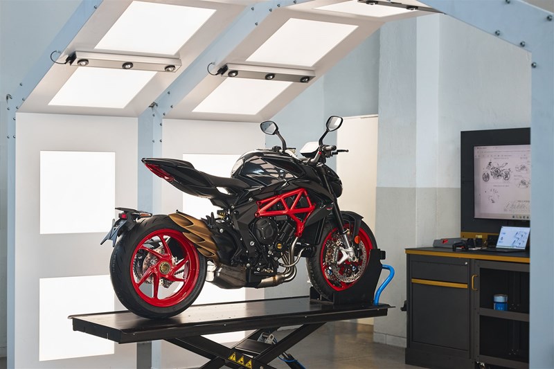 MV Agusta Brutale 800 Nero Carbonio vorgestellt