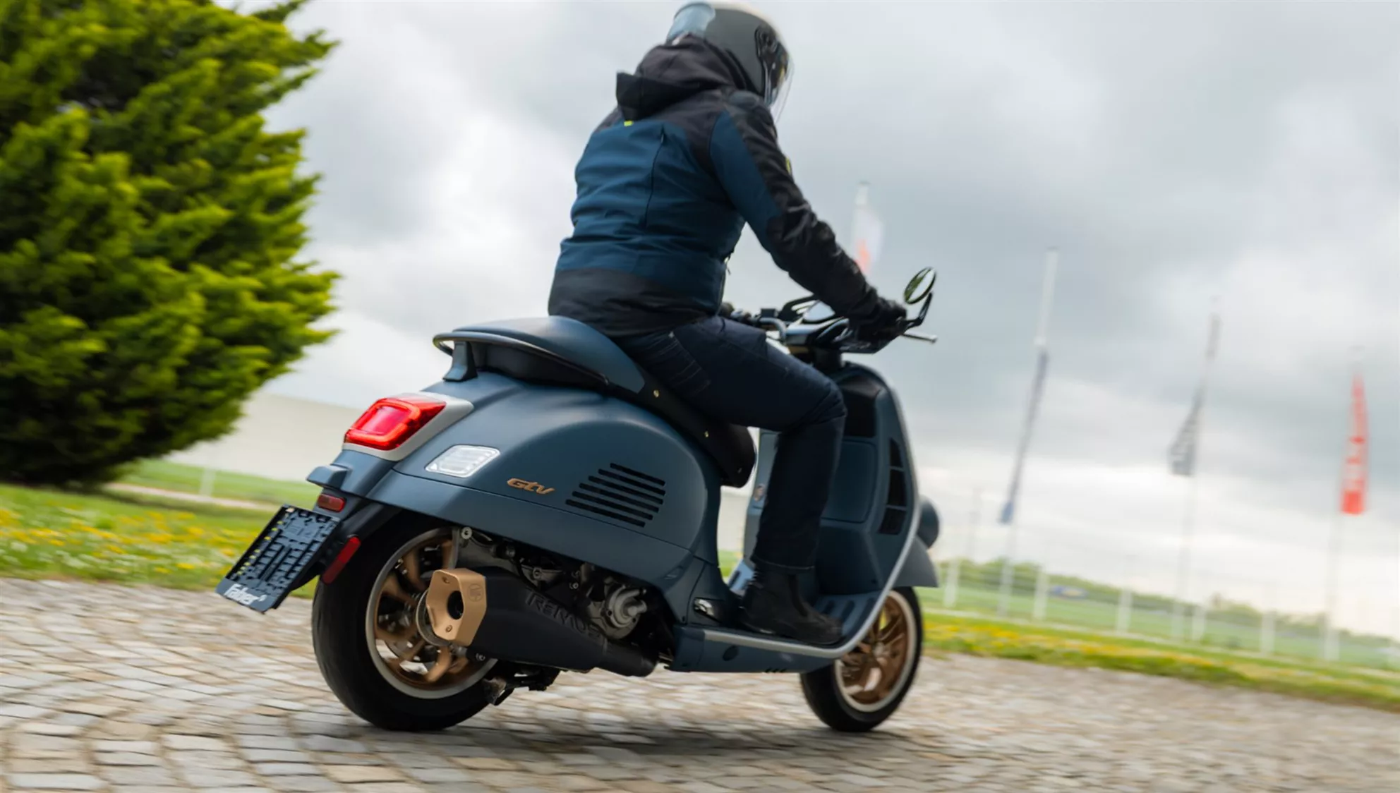 REMUS RS 2.0 a Vespa GTV Officina 8 310-en