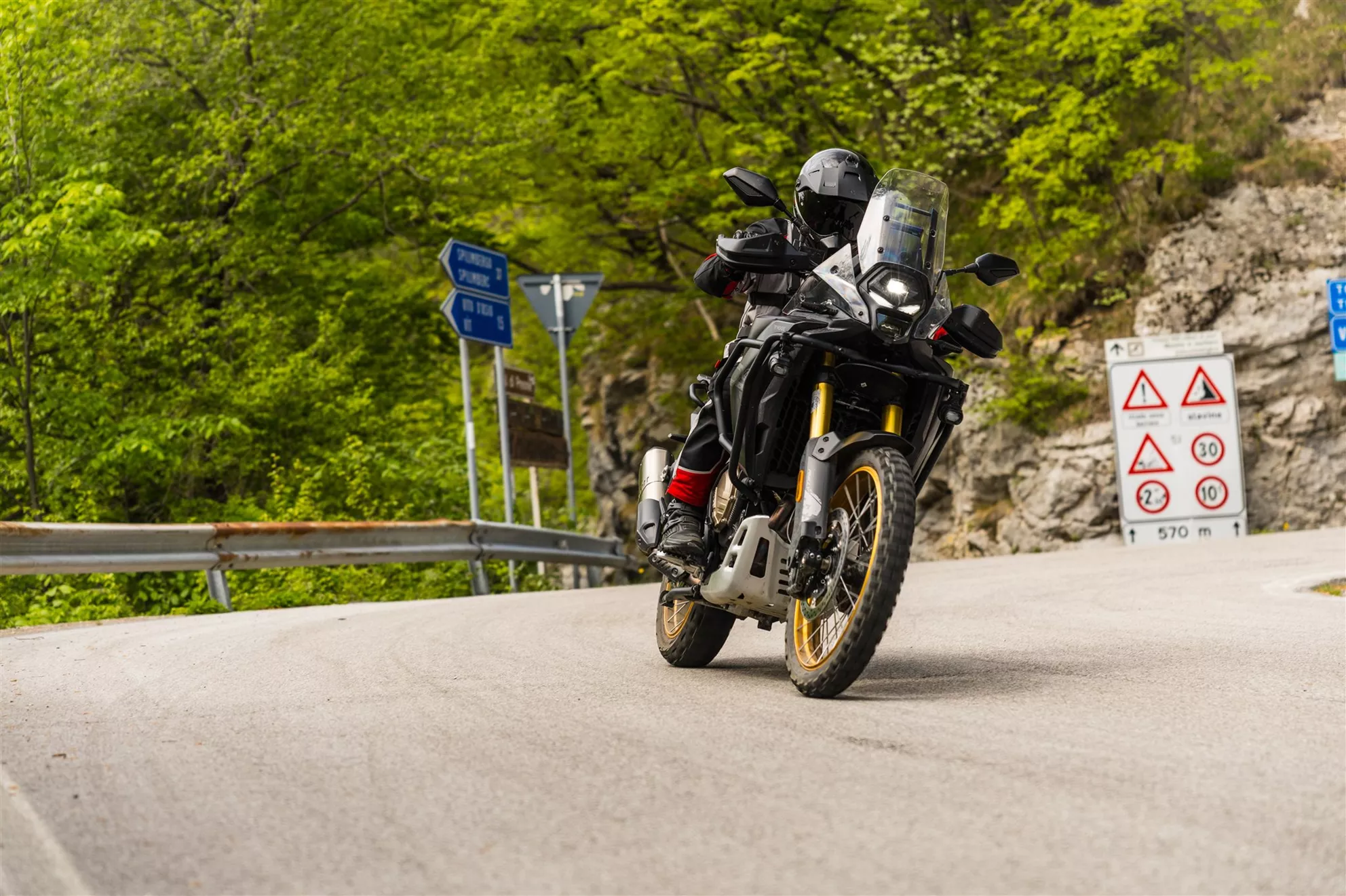 CFMOTO 800 MT-X vs. Voge DS800X Rally CFMOTO 800 MT-X vs. Voge DS800X Rally