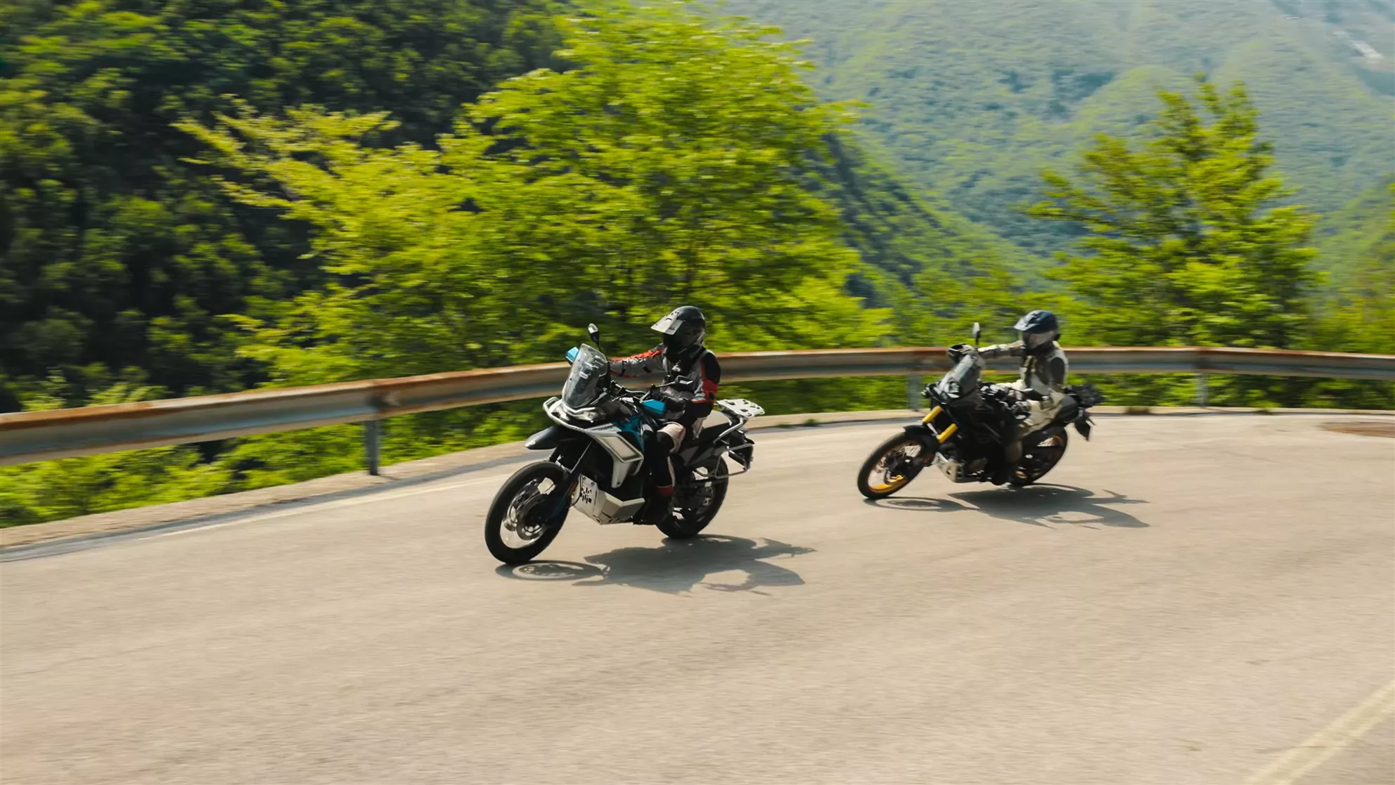 CFMOTO 800 MT-X vs. Voge DS800X Rally CFMOTO 800 MT-X vs. Voge DS800X Rally