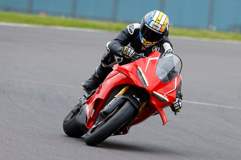 Ducati Panigale V4 R 2026 im Test