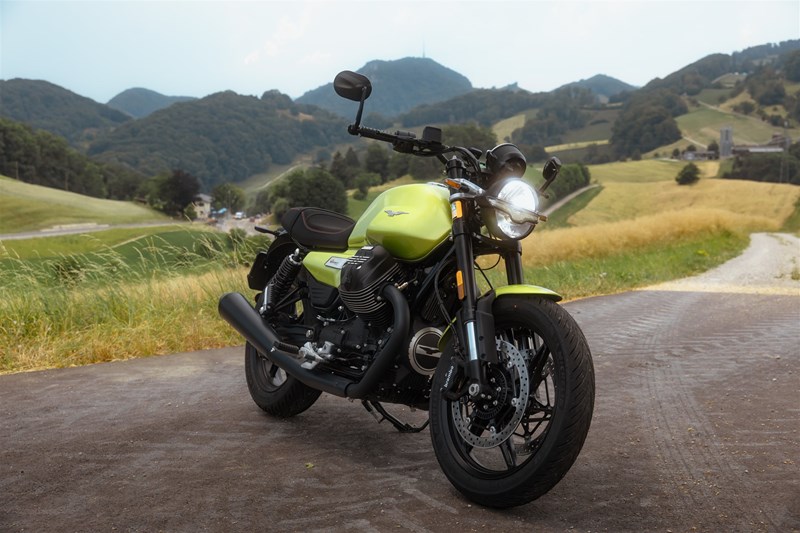 Limonengrün als bewusste Hommage. Die neue V7 Sport in Verde Legnano, eine Farbgebung, die direkt zu den ersten Telaio Rosso Maschinen aus Mandello zurückführt.