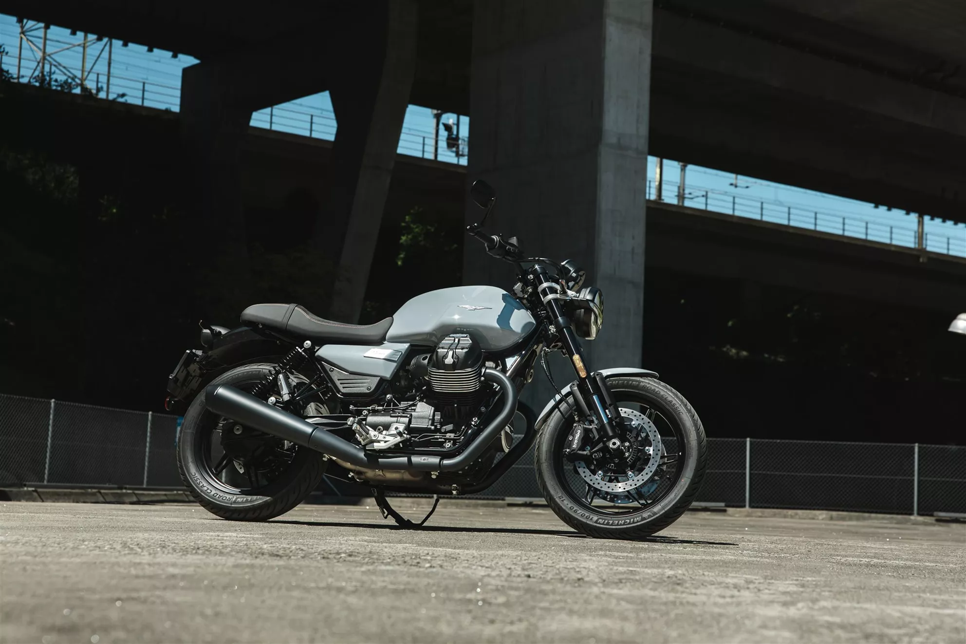 The V7 Sport 2026 in Lario Grey, Captured in an Urban Setting. A Bike That Feels at Home Not Only on Scenic Routes but Also in Everyday Environments.