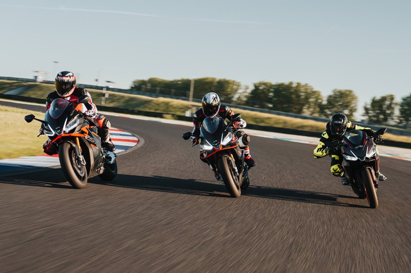 Verwechslungsgefahr! Aprilia Supersport Motorräder im Vergleich!