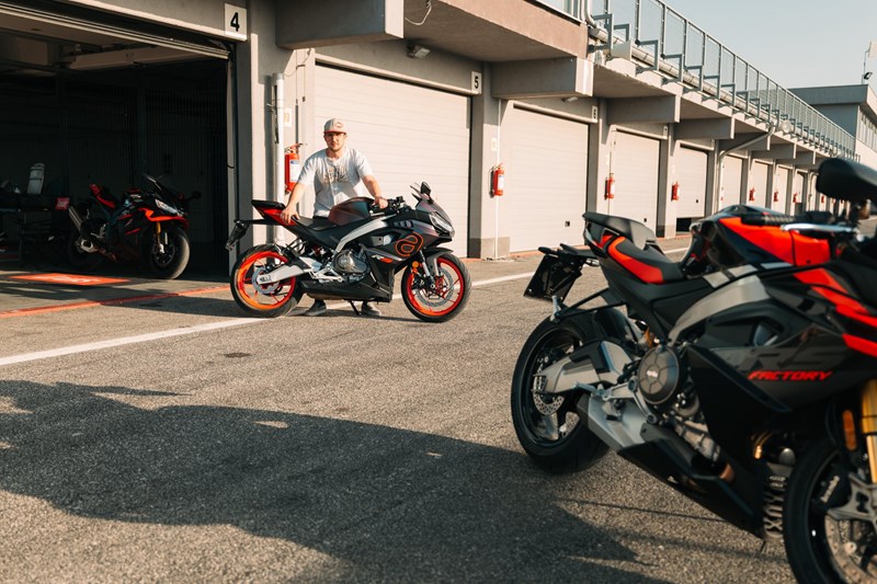 Der Horvath fuhr für 1000PS aktuelle Supersportlern bei den Trackdays!