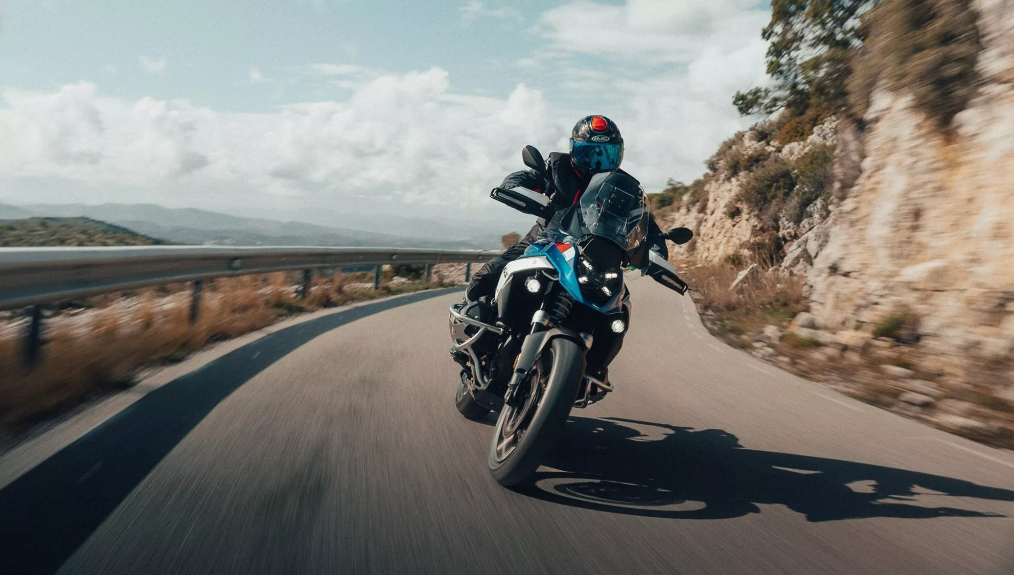 BMW R 1300 GS in azione con il Kit DNA Stage-2 BMW R 1300 GS in azione con il Kit DNA Stage-2