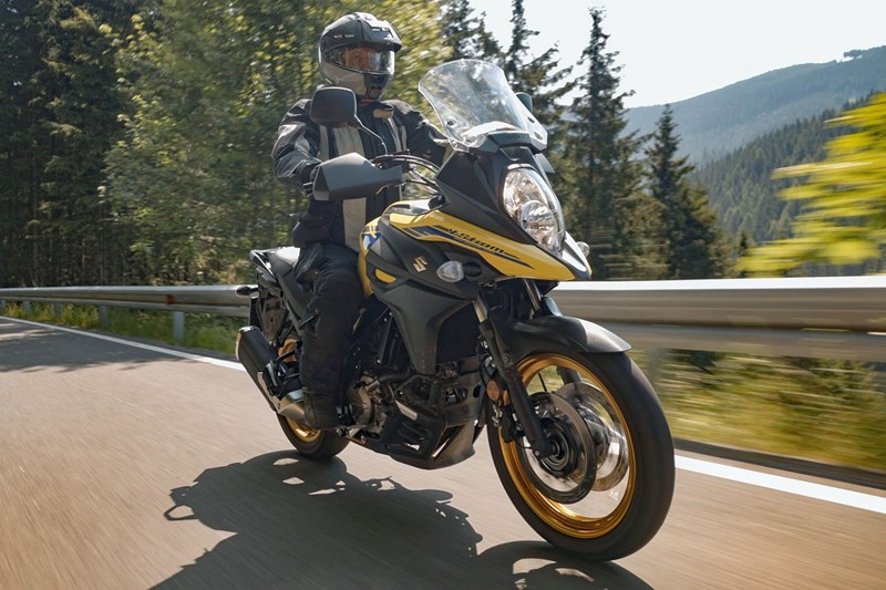 Volle Auswahl bei Suzuki! Auch V2 Motorräder sind noch erhältlich!
