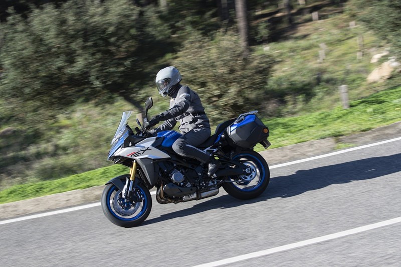 Der legendäre Gixxer 1000 Motor in einem komfortablen Motorrad! Suzuki GSX-S 1000 GX!
