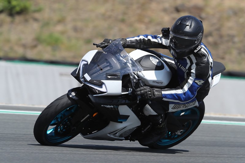 Super beliebt bei den Testrides: Die CFMOTO 675 SR-R ist als Testmotorrad immer mit dabei!