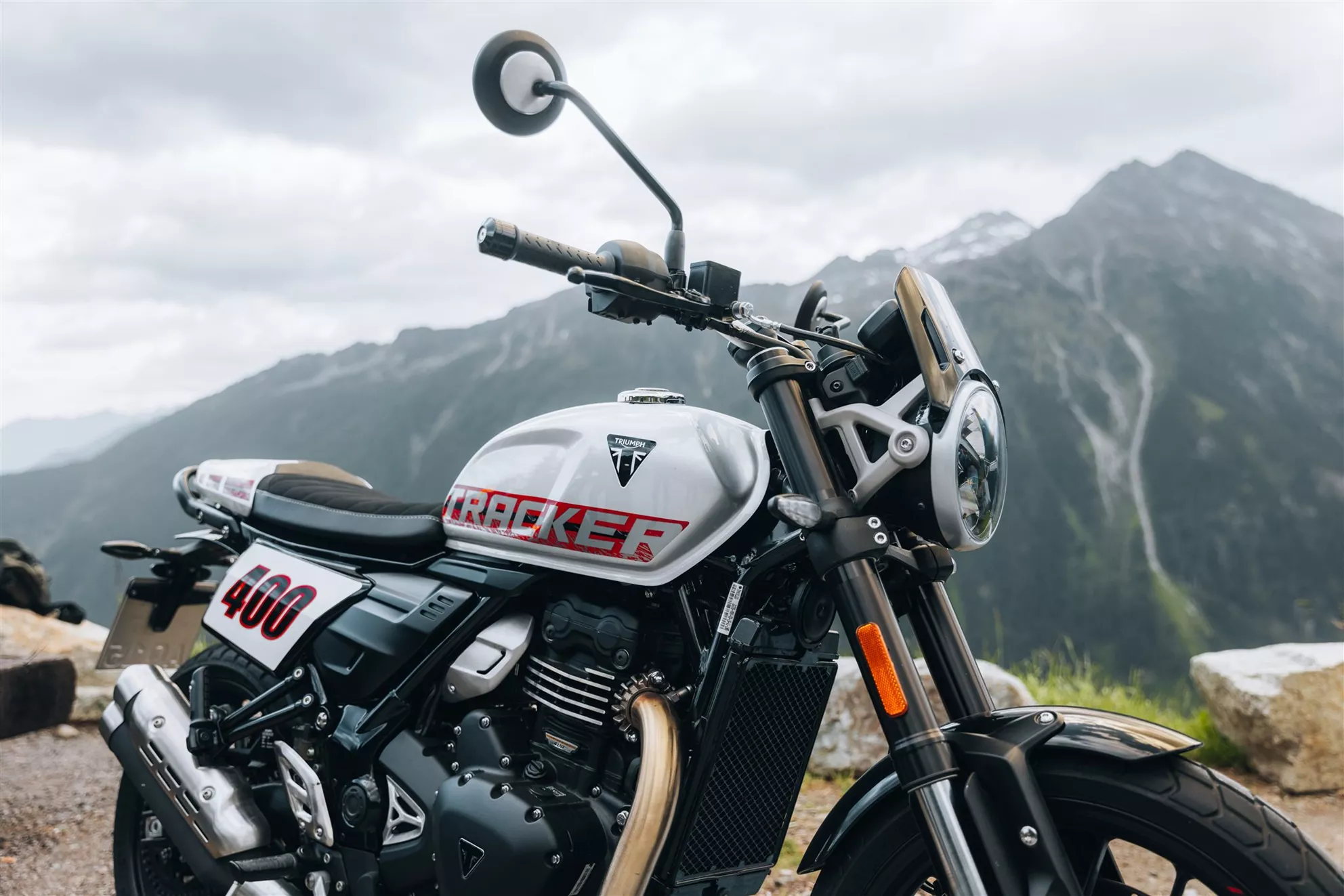 Triumph Tracker 400 vs Royal Enfield Guerrilla 450 Triumph Tracker 400 vs Royal Enfield Guerrilla 450