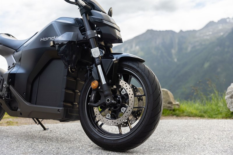 Honda WN7 Test: leise Alpenrakete mit E-Punch