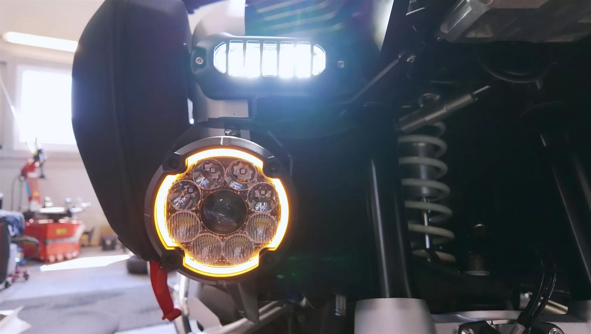 Montáž MTL9 na BMW R 1300 GSA Montáž MTL9 na BMW R 1300 GSA