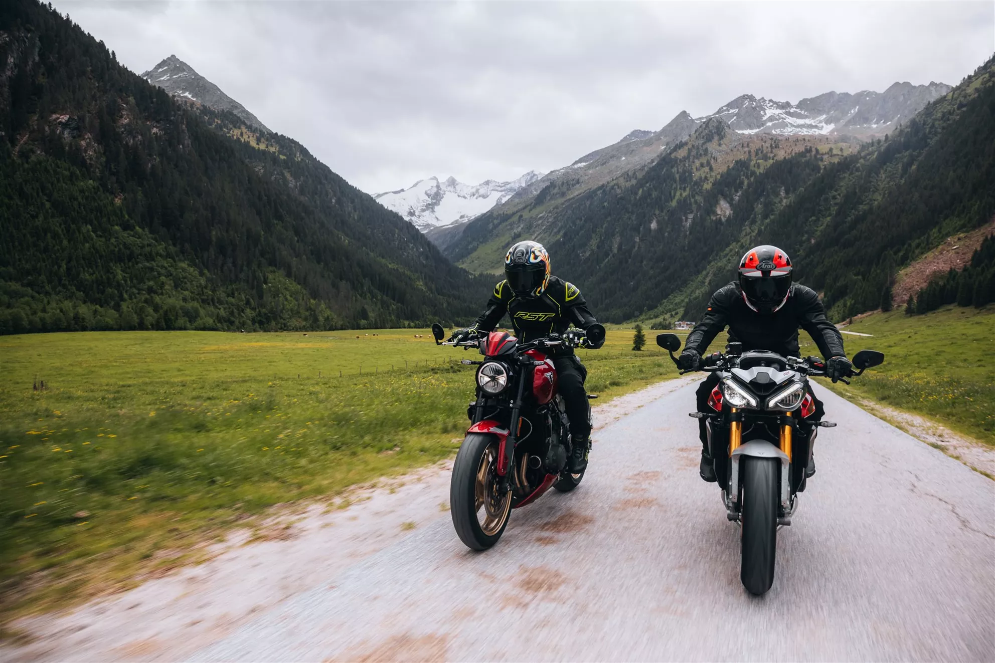 Triumph Trident 800 vs Street Triple RX