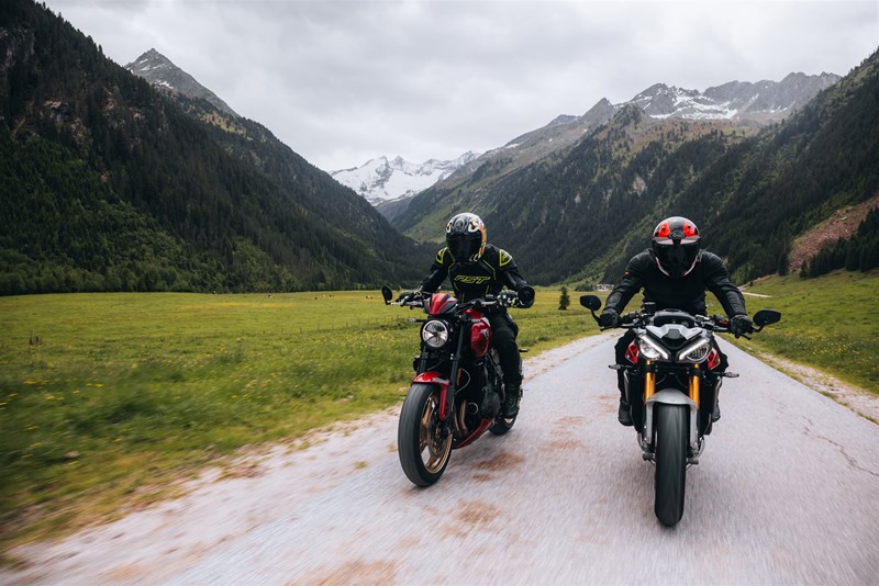 Triumph Trident 800 vs Street Triple RX