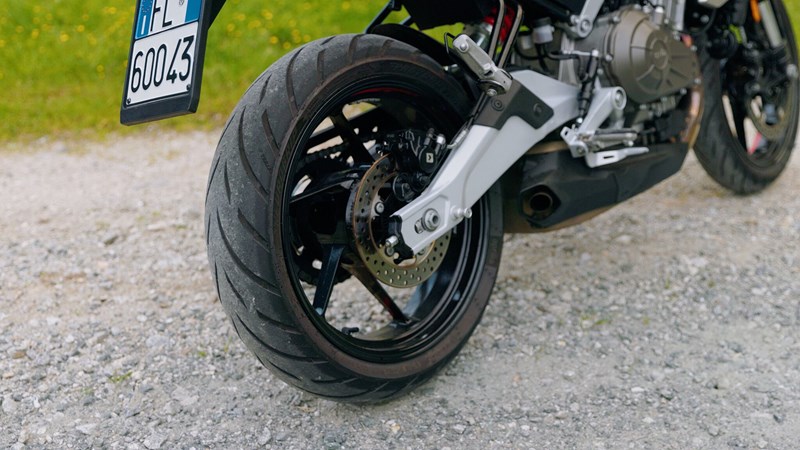 Aprilia Tuono 457 Test